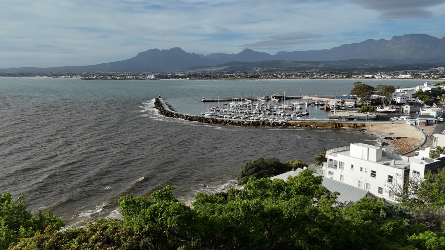6 Bedroom Property for Sale in Gordons Bay Village Western Cape
